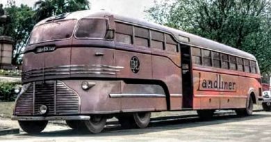 1945 Dyson Articulated Landliner Six-wheeled Bus