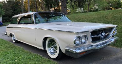 1964 Chrysler 9 Passenger Wagon